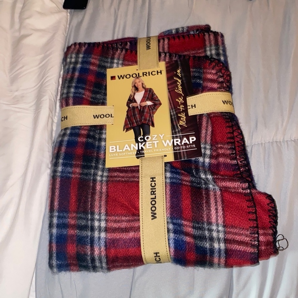 Woolrich cozy blanket wrap, one size.